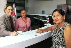 Empadronamiento en Honduras Ministro Consejero Sol Villa Michell (izq)