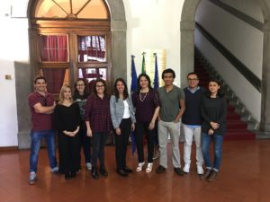 Foto con estudiantes costarricenses en Pisa 2018